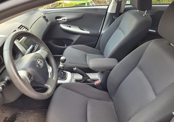 Toyota Corolla cena 28900 przebieg: 139600, rok produkcji 2011 z Września małe 46